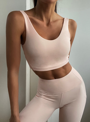 Danci Sports backless sports tank top with chest pad peach buttocks with pocket shorts set